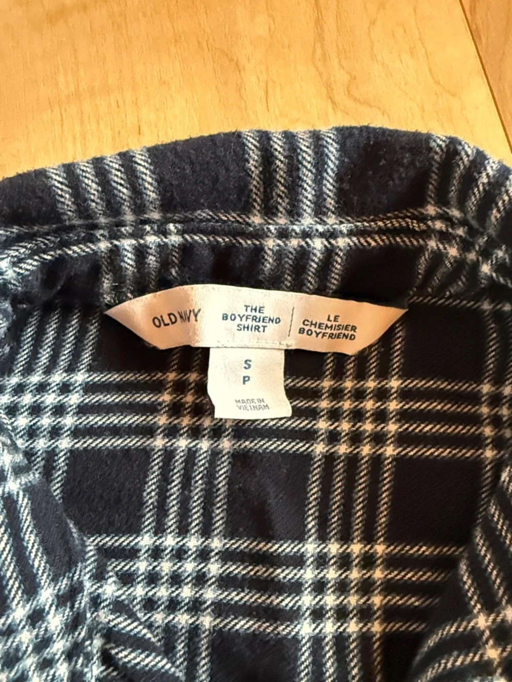 Old Navy The Boyfriend Shirt, Size Small - Picture 3 of 4